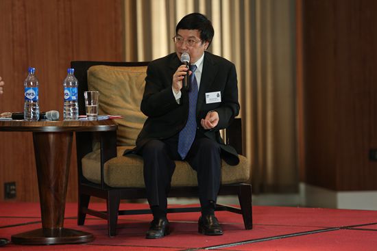 2-1中国银行业协会杨再平专职副会长在国际可持续银行大会分论坛上回答提问_副本.jpg 2-1中国银行业协会杨再平专职副会长在国际可持续银行大会分论坛上回答提问_副本.jpg