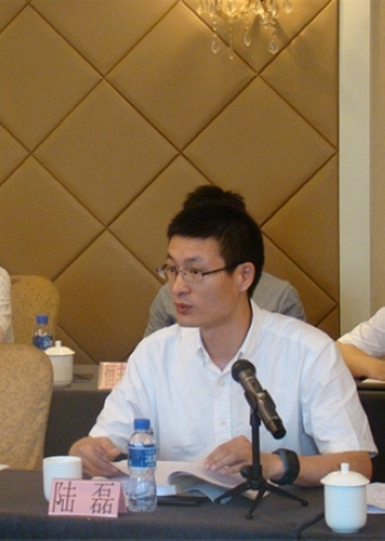8广东金融学院院长陆磊点评报告.jpg 8广东金融学院院长陆磊点评报告.jpg
