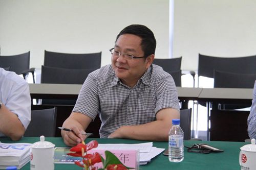 2.中国银行业协会陈远年秘书长介绍评比活动情况_副本.jpg