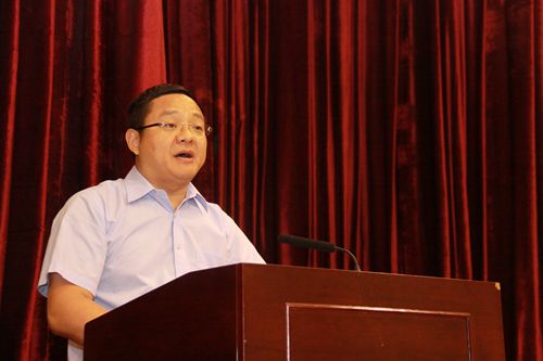 14中国银行业协会秘书长陈远年提请审议议案_副本.jpg 14中国银行业协会秘书长陈远年提请审议议案_副本.jpg