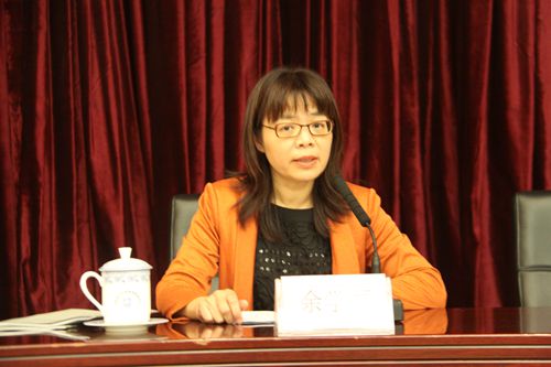 4-中国银行业协会余学军第一副秘书长主持会议_副本.jpg 4-中国银行业协会余学军第一副秘书长主持会议_副本.jpg