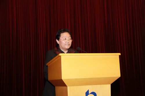 3.金融时报孙凌燕副总编为表彰大会致辞_副本.jpg