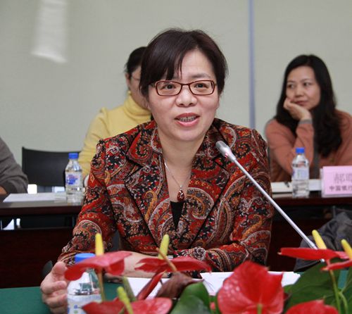 1-中国银行业协会余学军第一副秘书长主持座谈会_副本.jpg 1-中国银行业协会余学军第一副秘书长主持座谈会_副本.jpg