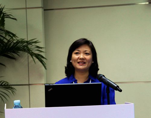 1.中国银行业协会副秘书长张亮主持会议并讲话_副本.jpg