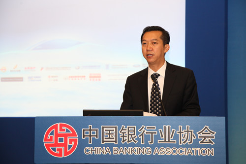 2.中国银行业协会行业服务总监周永发讲话_副本.jpg