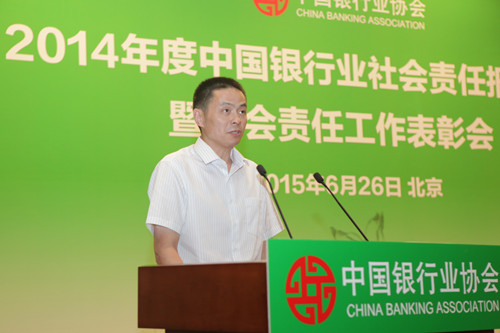 10.中国银行新疆喀什疏勒县支行行长雷林进行现场经验交流_副本.jpg 10.中国银行新疆喀什疏勒县支行行长雷林进行现场经验交流_副本.jpg