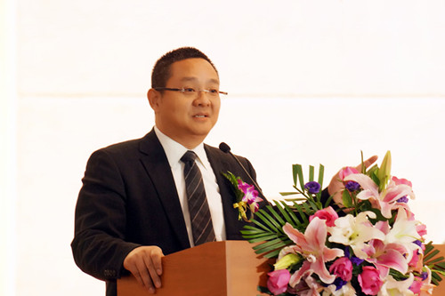 中国银行业协会陈远年秘书长发表主旨演讲_副本.jpg 中国银行业协会陈远年秘书长发表主旨演讲_副本.jpg
