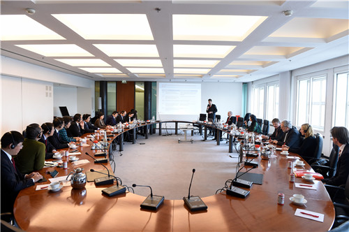10-考察德国柏林储蓄银行.jpg