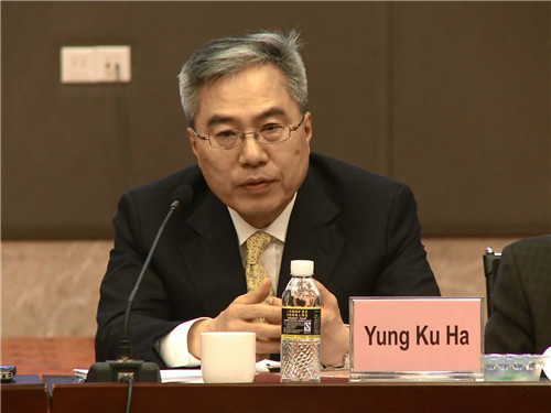 1.韩国银行业联合会主席Yung Ku Ha发言.jpg