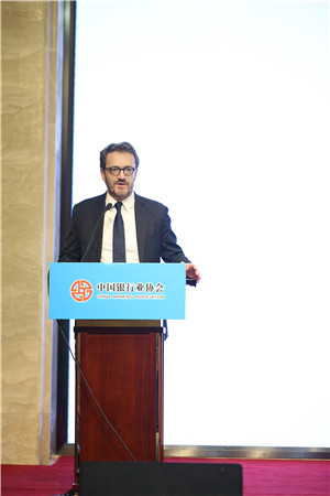 7.广汽汇理汽车金融公司Gilbert Ranoux总经理发表主旨演讲.JPG 7.广汽汇理汽车金融公司Gilbert Ranoux总经理发表主旨演讲.JPG