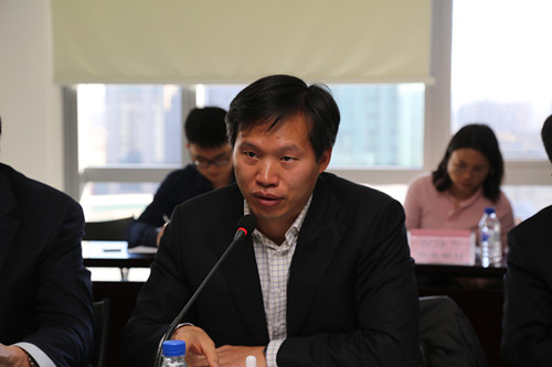 2.中国银行业协会中间业务专委会第二届常务副主任、中国农业银行财务会计部王大军副总经理主持会议_副本.jpg
