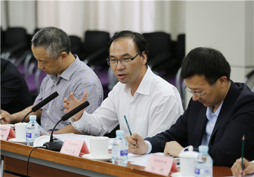 1中国银行业协会秘书长黄润中作总结讲话.jpg