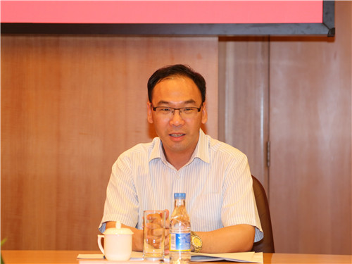 1.中国银行业协会党委委员、秘书长黄润中讲话.jpg