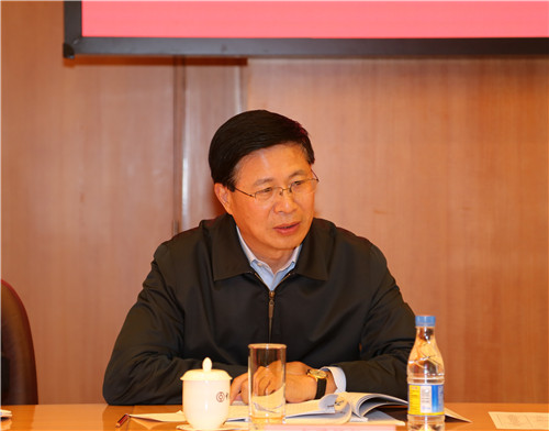 2.自律工作委员会第五届主任、中国银行副行长许罗德讲话.jpg