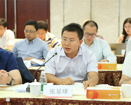 中国银监会办公厅副主任张显球点评课题.jpg