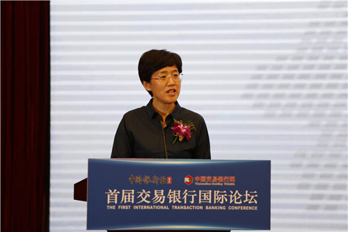 中新（重庆）战略性互联互通示范项目管理局副局长张莉进行主旨发言.jpg
