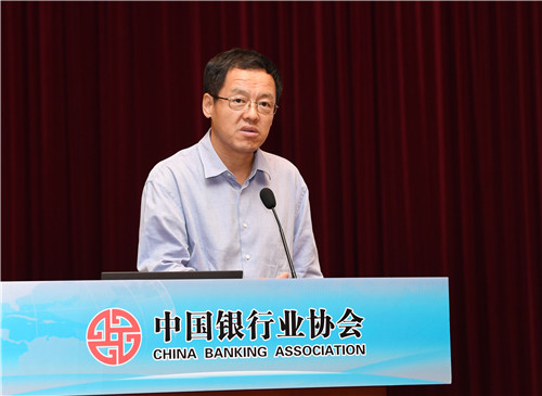 6.中国民生银行运营管理部副总经理高峰主持演讲环节.jpg