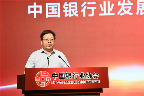 8.中国金融出版社魏革军社长对评选结果进行点评.jpg