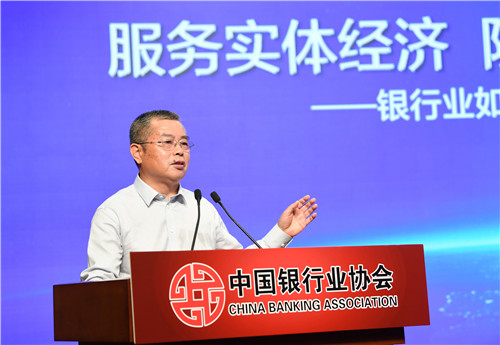 2.中国社会科学院学部委员、国家金融与发展实验室理事长李扬做主旨演讲.jpg