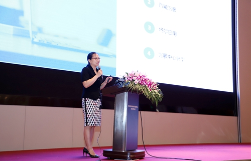 8杭州银行客服中心经理吕盛蕾做主题演讲.jpg