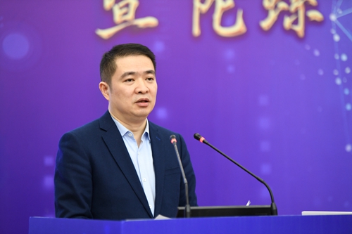 13  重庆农村商业银行副行长刘江桥发表主旨演讲.jpg