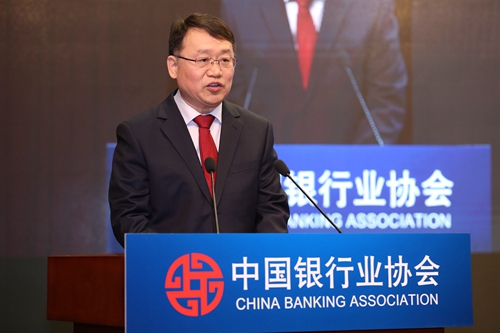 1中国银保监会党委委员、副主席梁涛出席大会并发表讲话.jpg