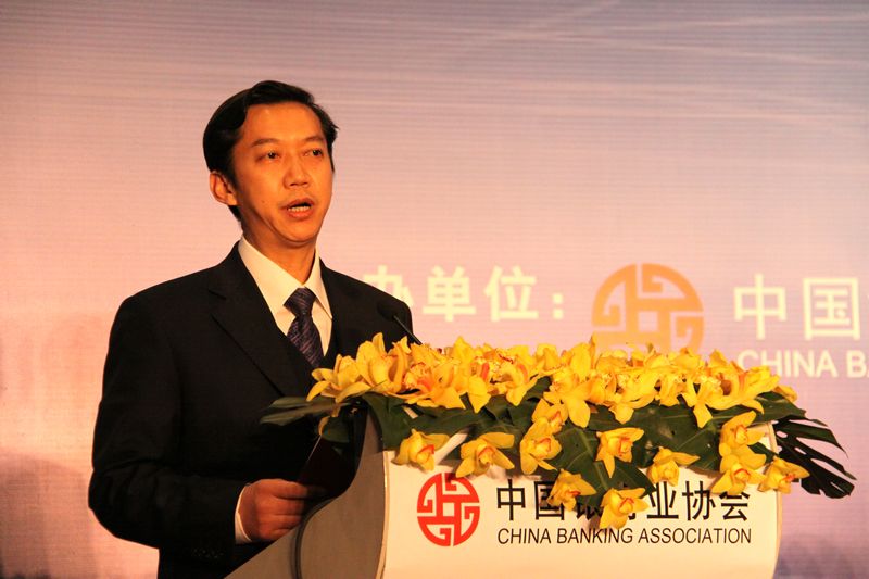 中国银行业协会第一副秘书长周永发发布2009年度中国银行业服务改进情况报告.jpg 中国银行业协会第一副秘书长周永发发布2009年度中国银行业服务改进情况报告.jpg