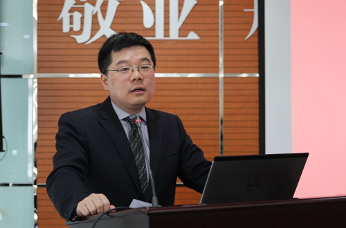 杨驰.jpg